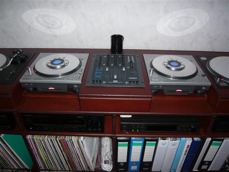 http://i955.photobucket.com/albums/ae33/kroko71/P1000160Custom.jpg
