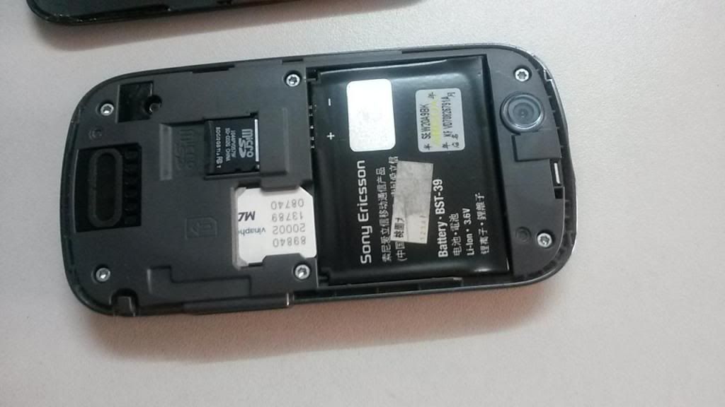 Sony Ericsson W20i Đen Leng Keng Rẻ - 4