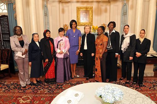 Secretary Clinton and First Lady Michelle Obama Stand With 2010 Honorees