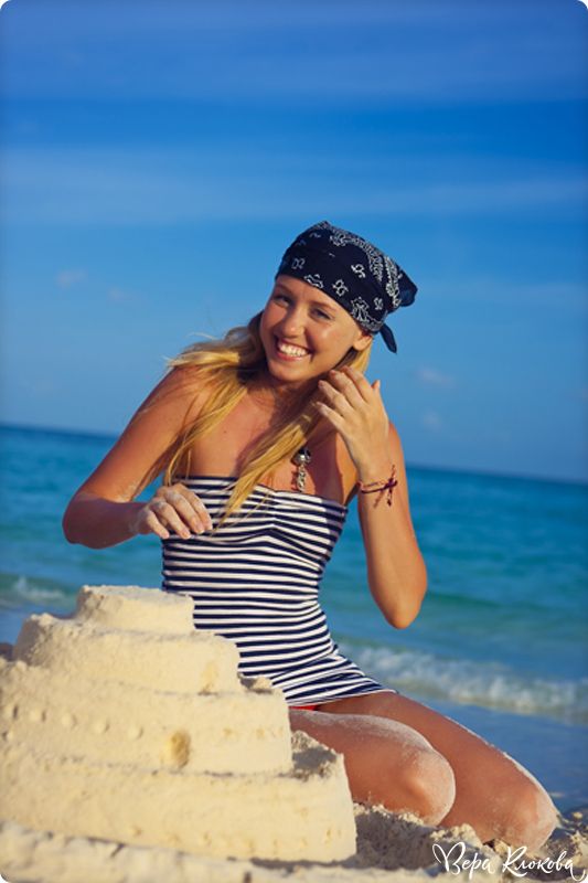 А на десерт сегодня - торт песочный... тропический :) с морепродуктами 
