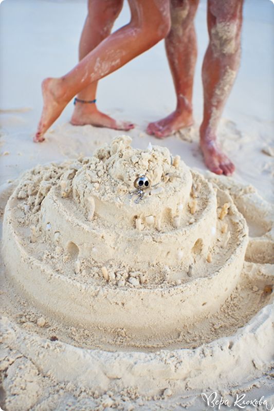 А на десерт сегодня - торт песочный... тропический :) с морепродуктами 