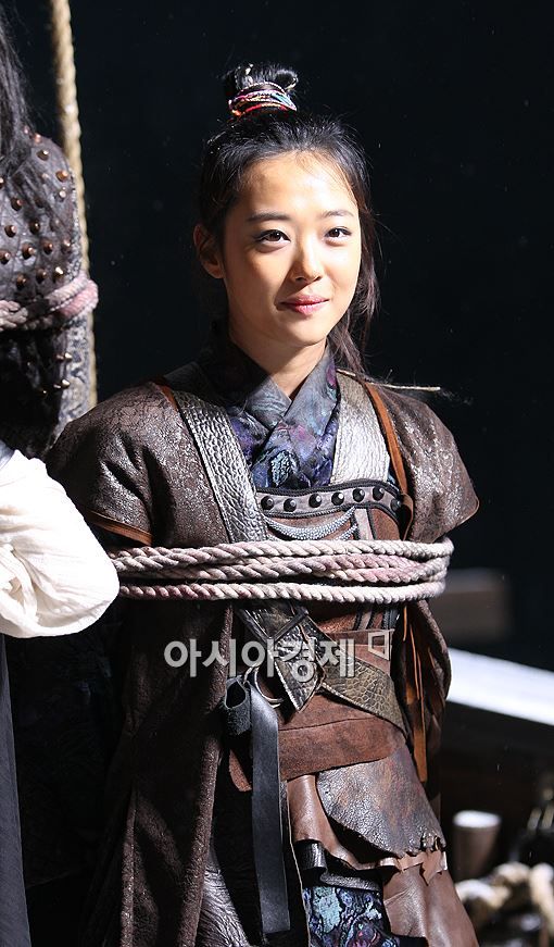  photo DHOKMww_zps337776bc.jpg