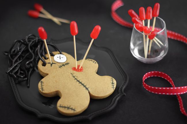 photo VoodooDollCookiesbySprinkleBakesfortheEtsyBlog_zps743bcced.jpg